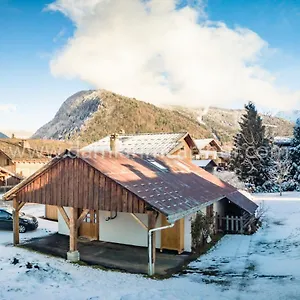 le-chalet-dauguste-2-a-12-personnes.hotels-rhonealpes.com/
